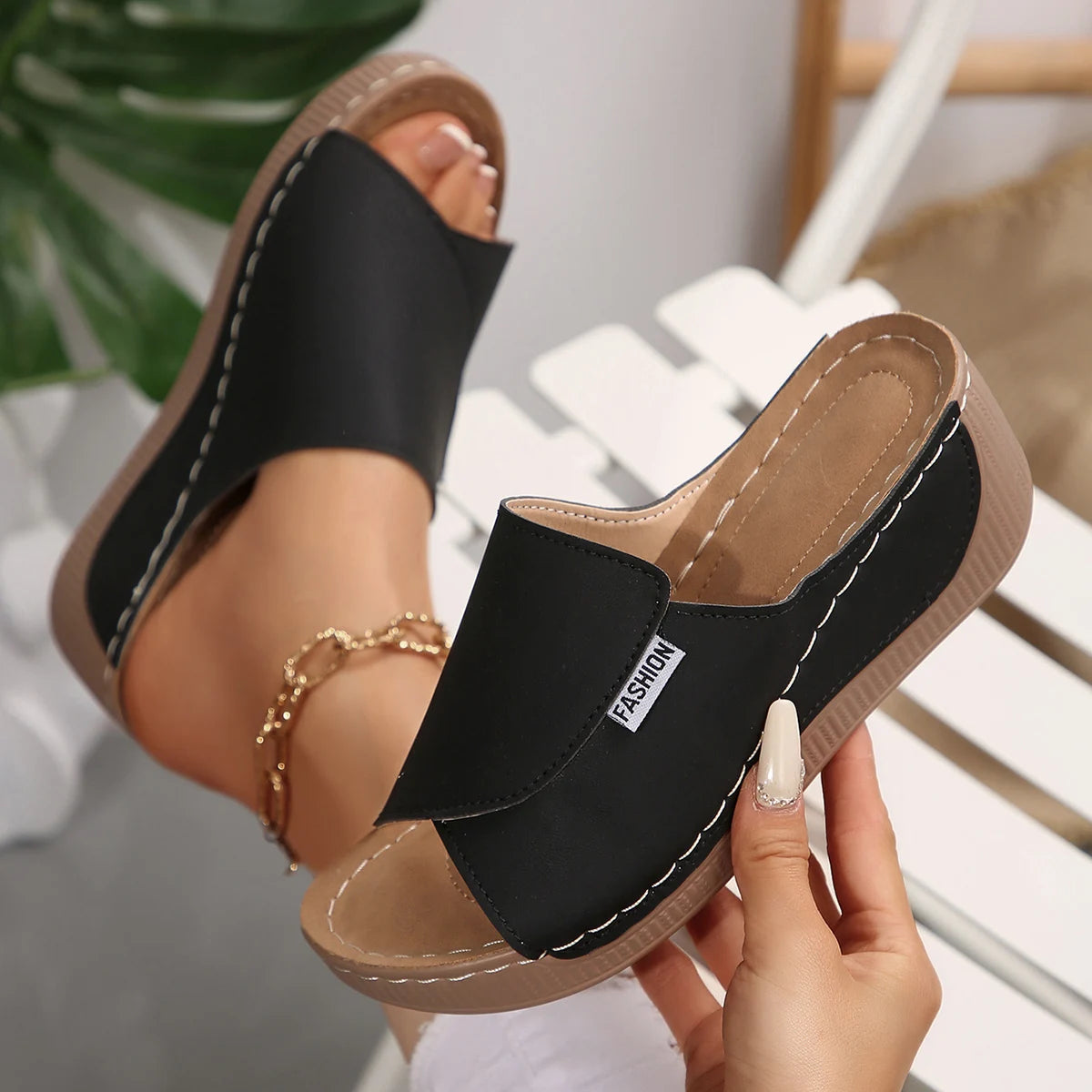 Women Wedge Slippers Summer 2025 New Fashion Slippers Open Toe Breathable Sandals Comfortable Buckle Woman Shoes Slides Women
